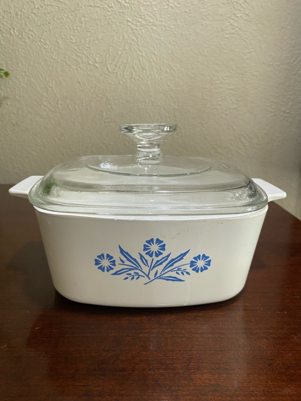 Vintage, Corningware Casserole Dish w/Lid in the Iconic Cornflower Pattern 1.5 Q